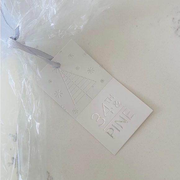 34th & Pine Christmas tree candle - Picture 7 of 7